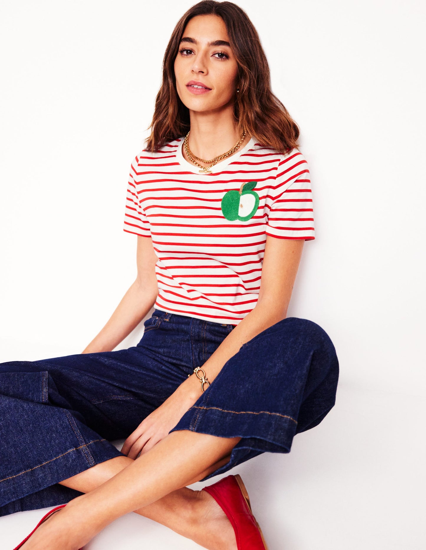 Relaxed Novelty T-Shirt-Ivory/High Risk Red, Apple